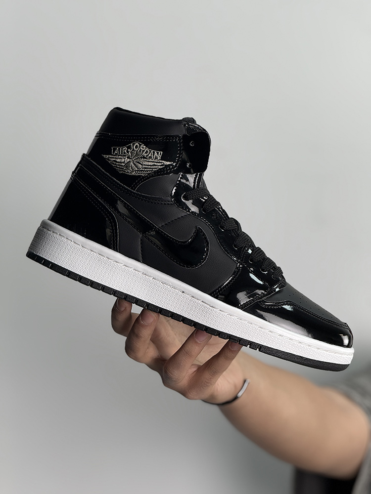 ورنی مشکی زیره سفید ساقدار