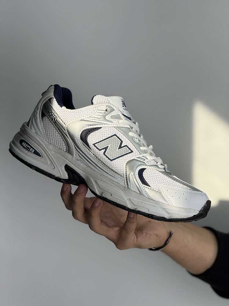 نیوبالانس ۵۳۰ سفید سرمه ای